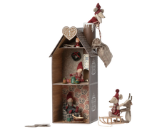 Load image into Gallery viewer, Gingerbread House