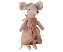 Load image into Gallery viewer, Princess and The Pea - Big Sister Mouse