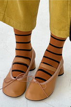 Load image into Gallery viewer, Wally Socks - Camel