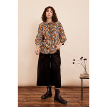 Load image into Gallery viewer, Gwen Blouse - Garden Floral