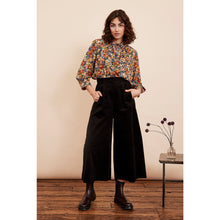 Load image into Gallery viewer, Gwen Blouse - Garden Floral