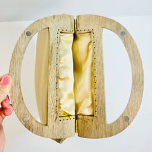 Load image into Gallery viewer, Embroidered Flower Clutch (two colors)