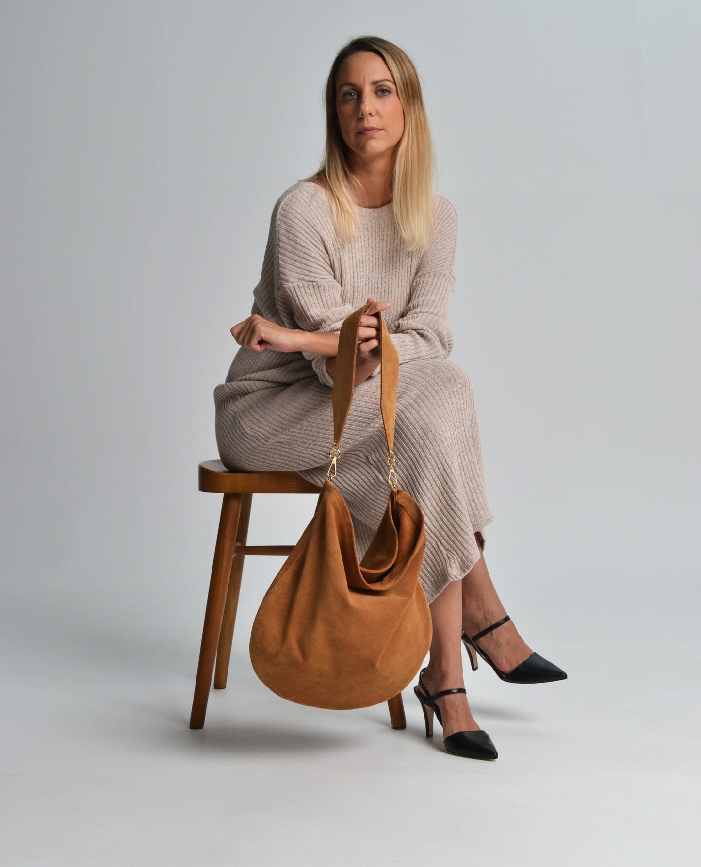 Anna soft suede bag in caramel