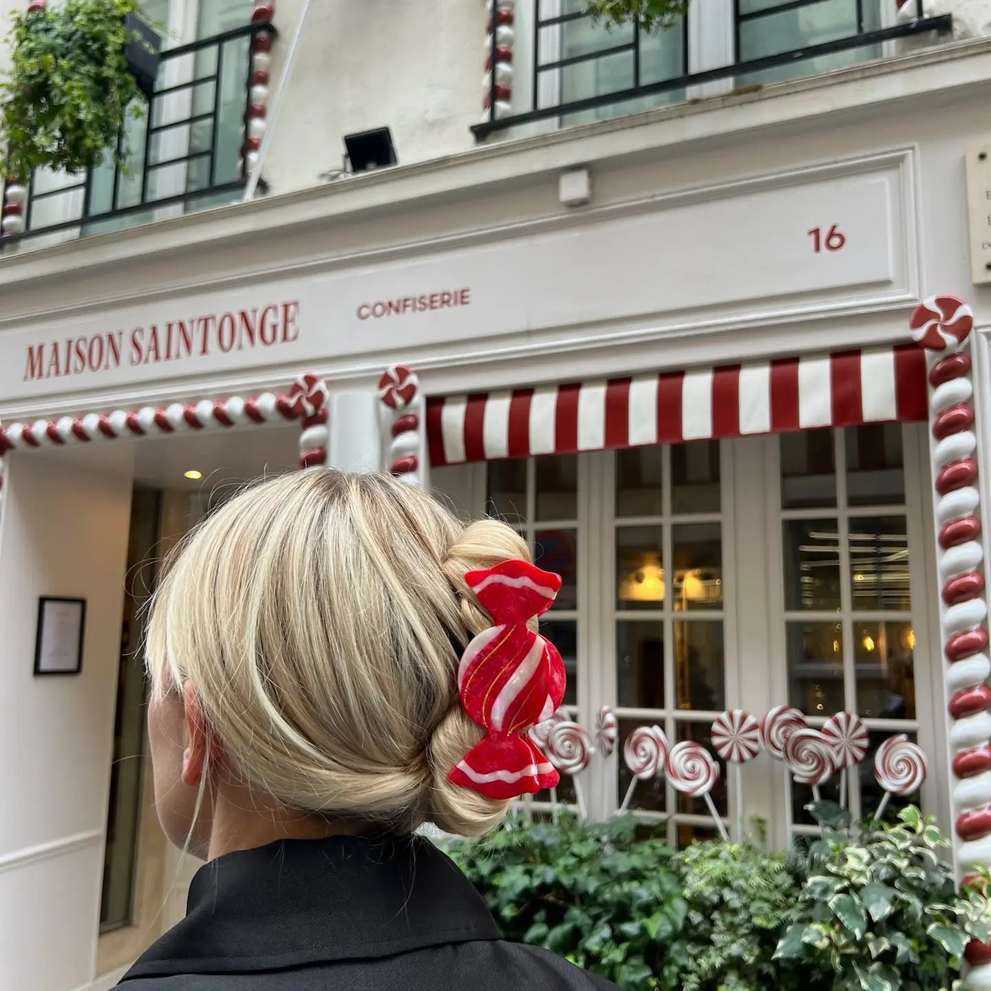 Hand-Painted Bonbon Claw Hair Clip - Two Colors