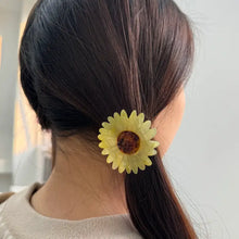 Load image into Gallery viewer, Sunflower Hair Claw
