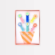 Load image into Gallery viewer, Enamel Daisy Hair Clips (x 6)