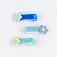 Load image into Gallery viewer, Enamel Daisy Hair Clips (x 6)