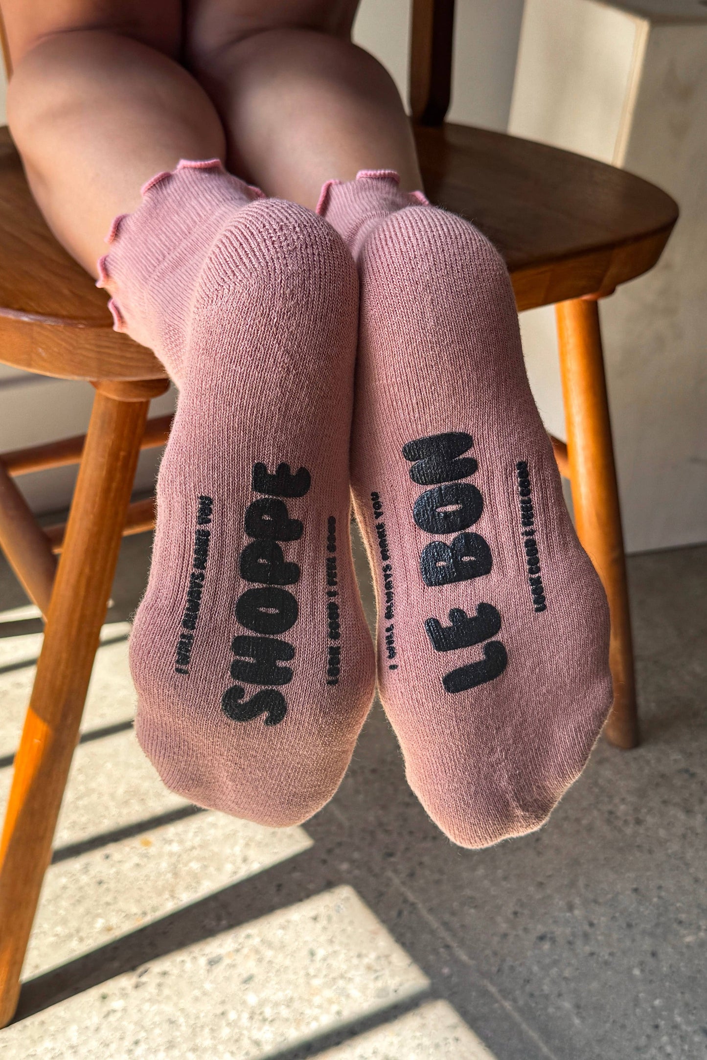 Ruffled Hugger Crew Socks VINTAGE PINK / BLACK