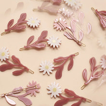 Load image into Gallery viewer, Marguerite Daisy Flower Barrette Set
