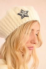 Load image into Gallery viewer, Beret with Star - Off White
