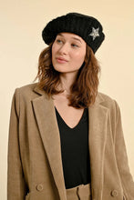 Load image into Gallery viewer, Beret with Star - Black
