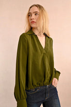 Load image into Gallery viewer, Short Puffy Blouse - Olive
