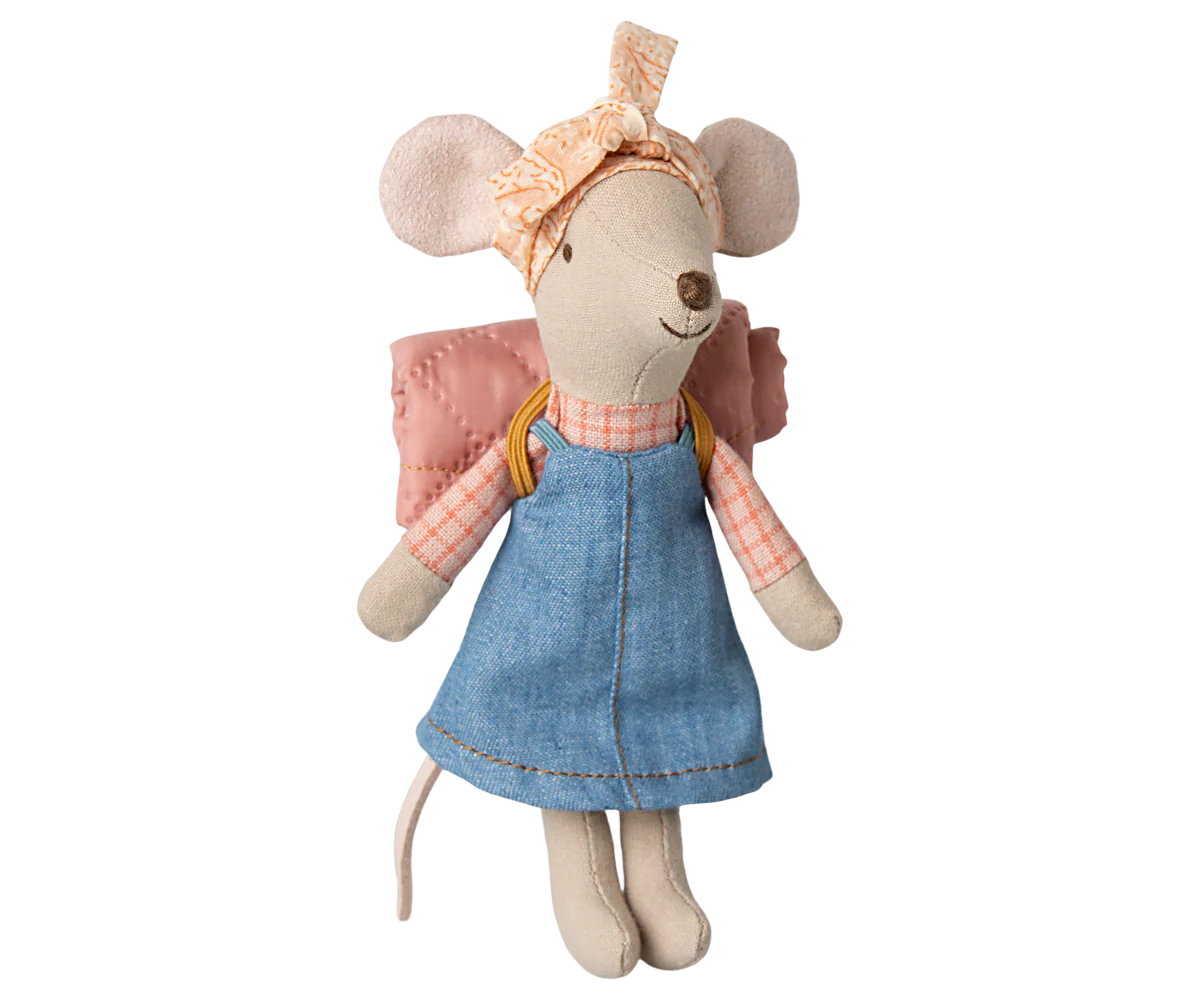 Hiking Mouse - Big Sister