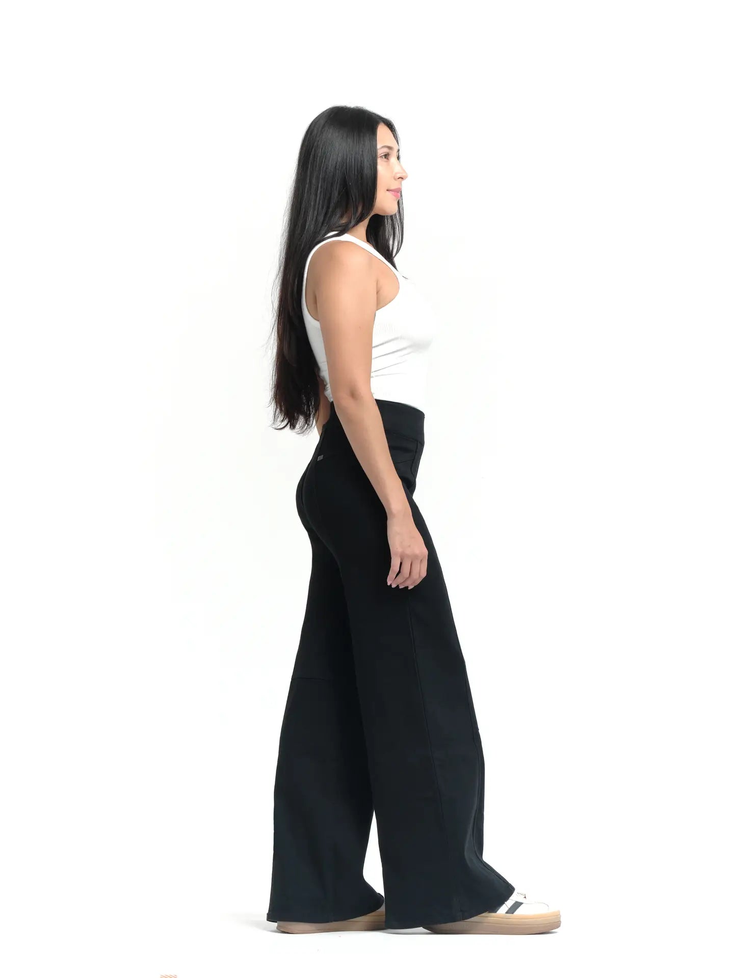 32" Pull-On Wide Leg Jeans w/ Tummy Control in Black