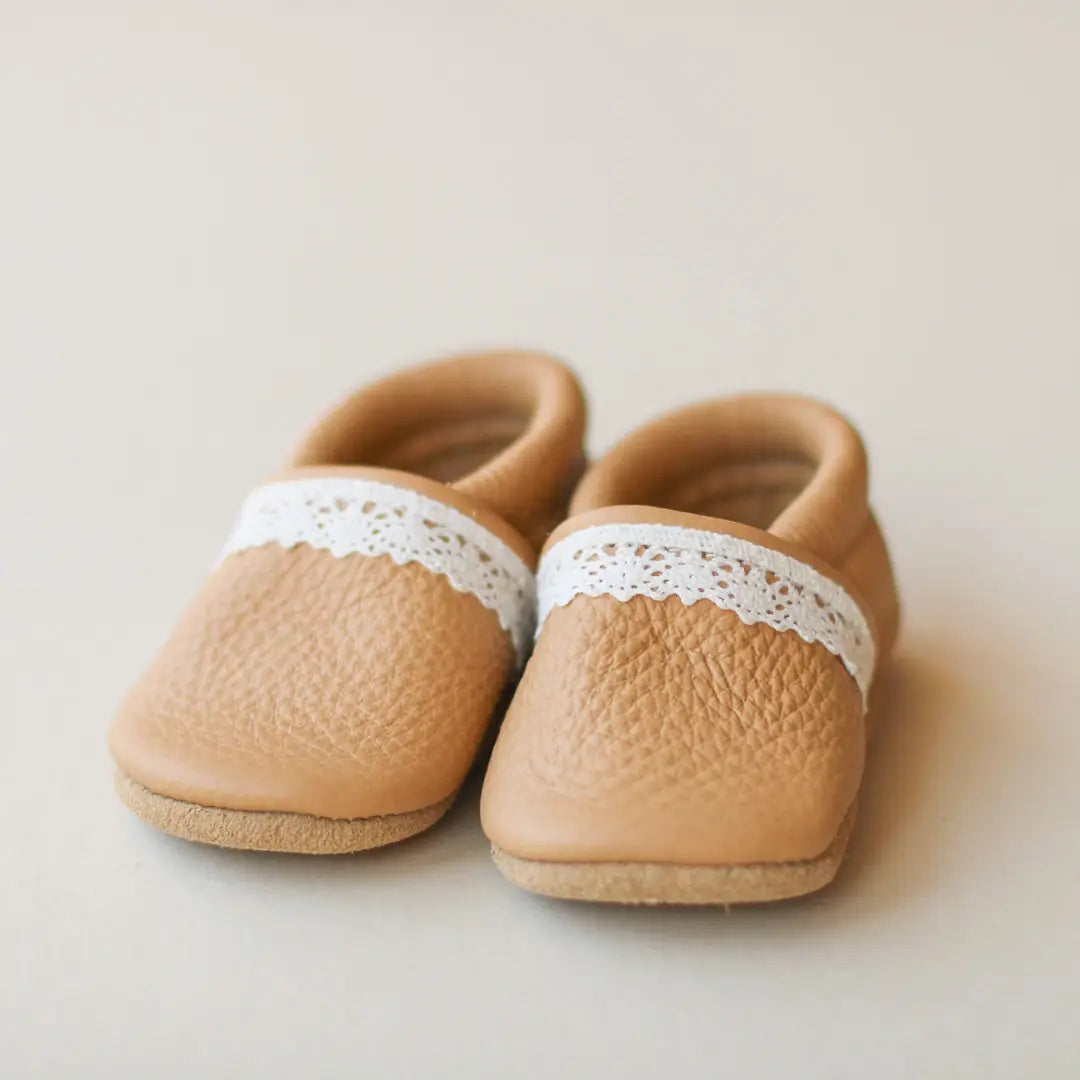 Baby slip-ons with lace