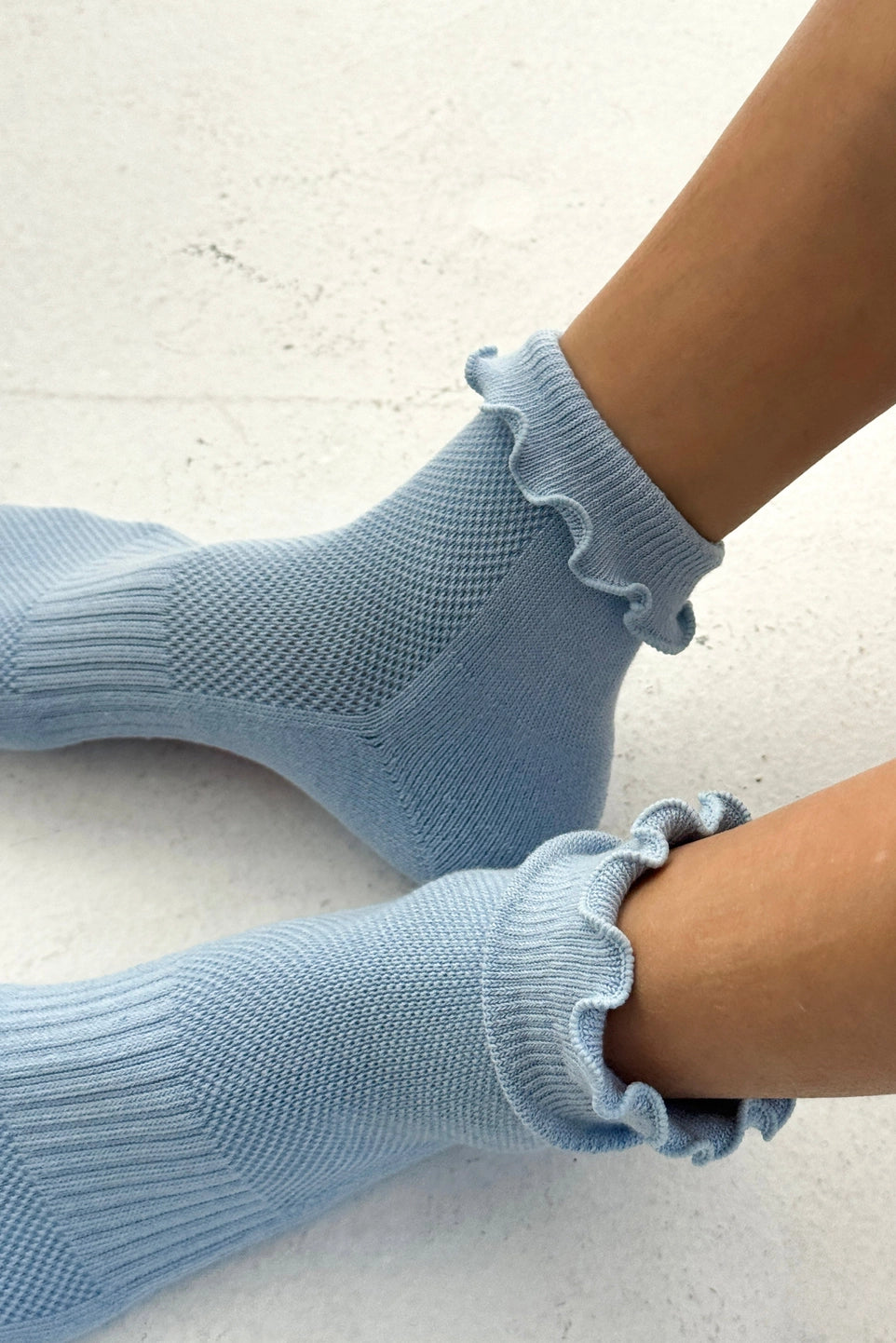Ruffled Hugger Crew Socks - Periwinkle/Red
