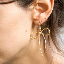 Load image into Gallery viewer, Put A Bow On It Earring - 18K Gold Plated
