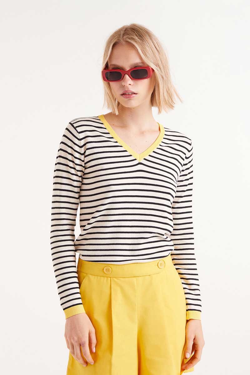 V-Neck Striped Sweater - Black/White