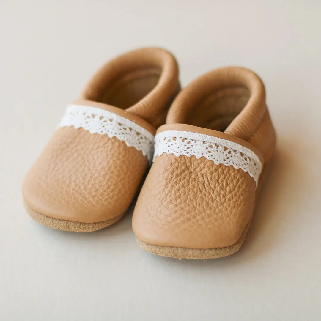 Baby slip-ons with lace