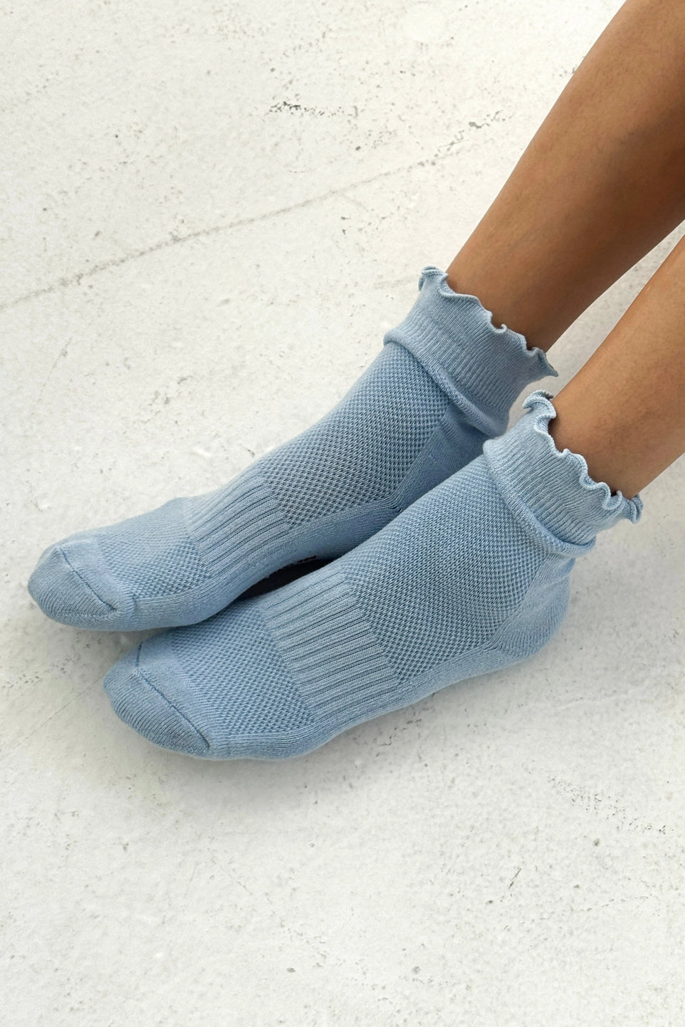 Ruffled Hugger Crew Socks - Periwinkle/Red