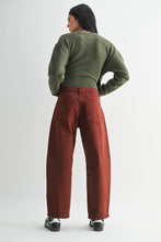 Load image into Gallery viewer, The Utility Seamed Barrel Jean - Cinnamon

