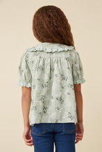 Load image into Gallery viewer, Textured Floral Lace Peter Pan Collar Top
