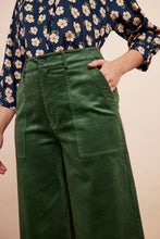 Load image into Gallery viewer, Nora Cropped Trouser - Green
