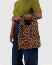 Load image into Gallery viewer, Baby BAGGU - Leopard
