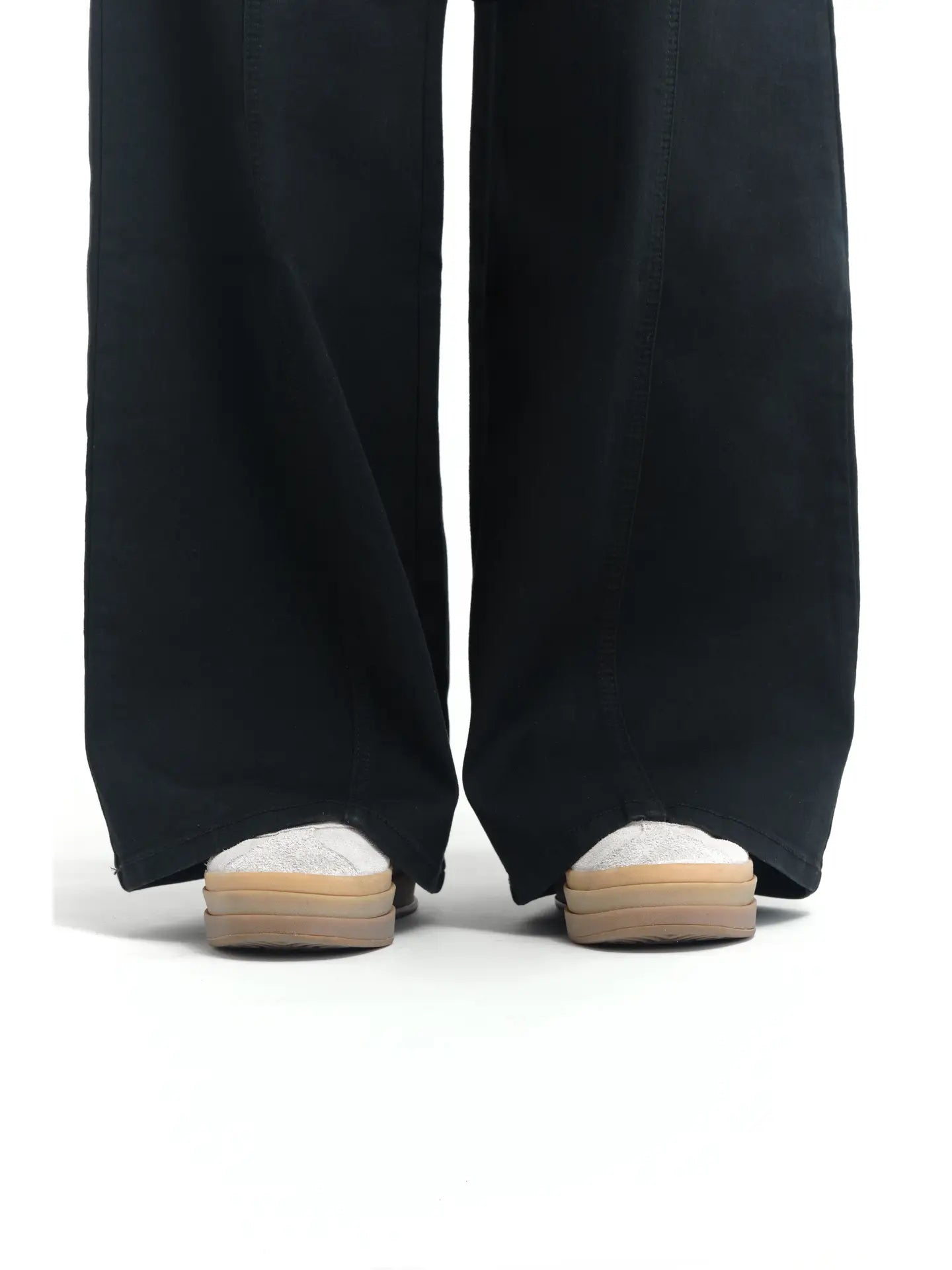 32" Pull-On Wide Leg Jeans w/ Tummy Control in Black