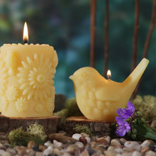 Load image into Gallery viewer, Beeswax Song Birds Novelty Candles - Two Styles
