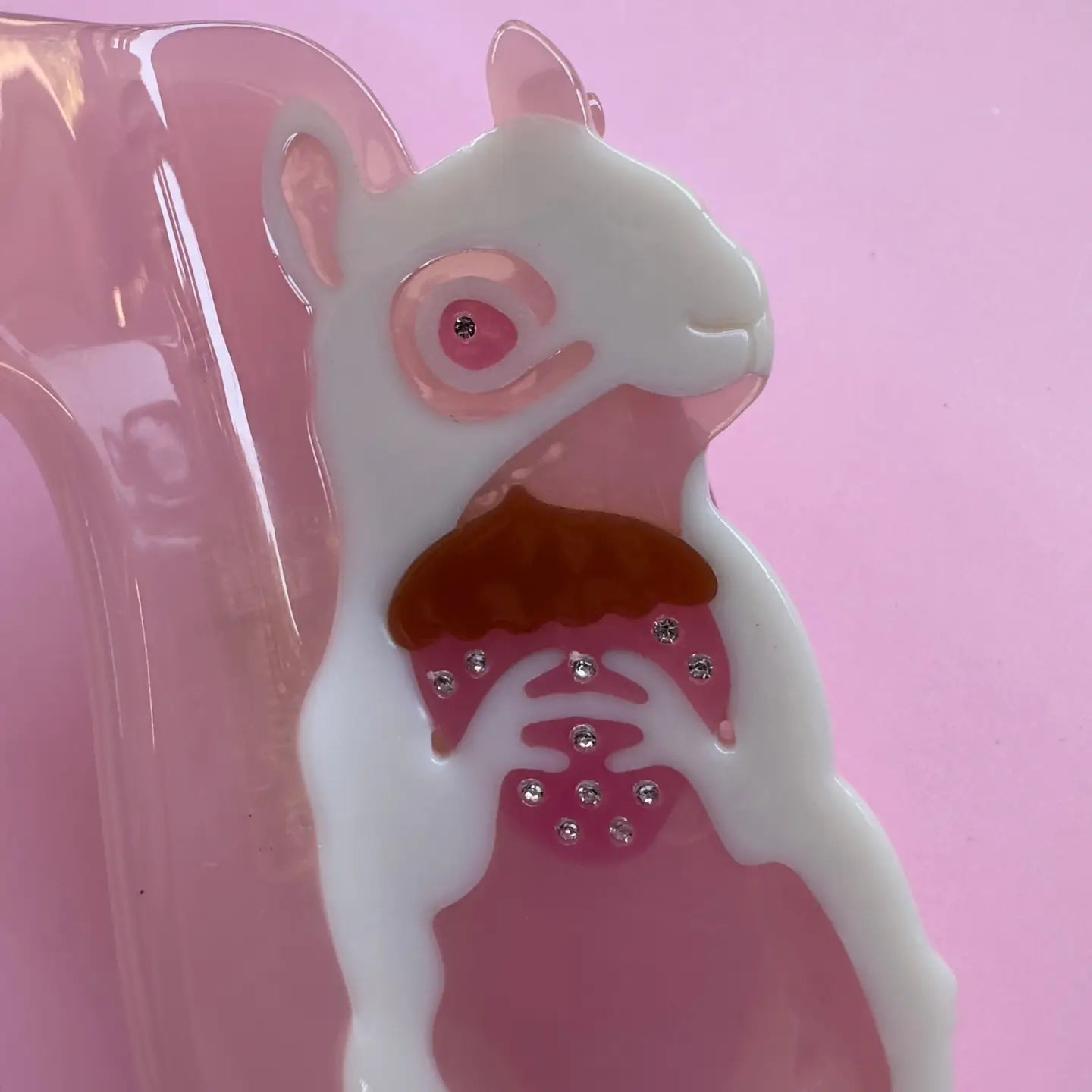 Albino Squirrel - Hair Claw