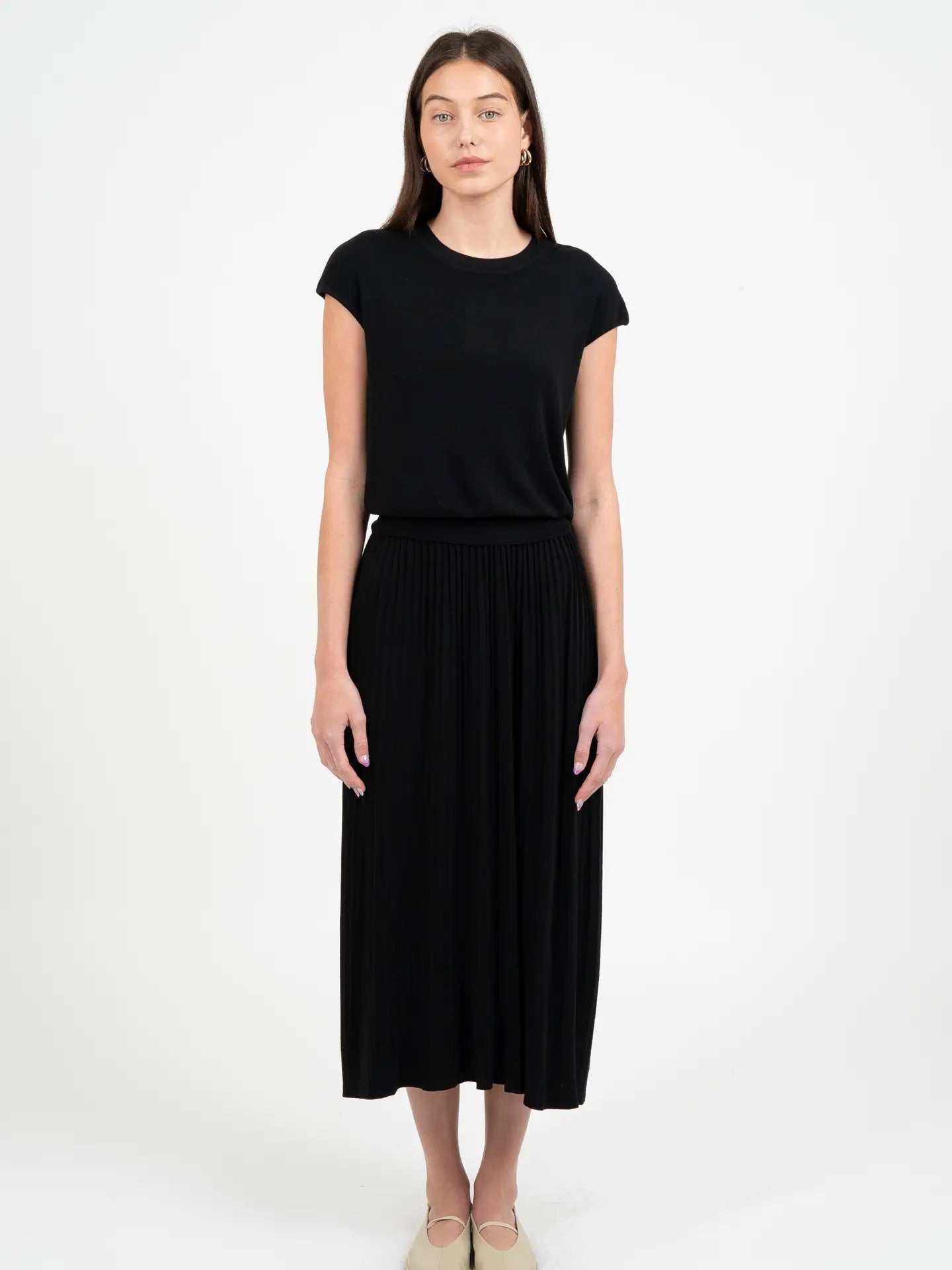 Elegant Knitted Pleated Midi Skirt - Black