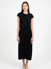 Load image into Gallery viewer, Elegant Knitted Pleated Midi Skirt - Black
