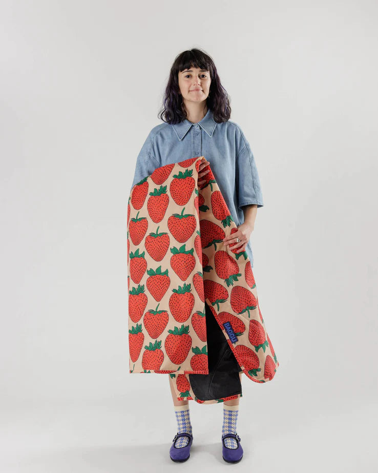 Puffy Picnic Blanket - Strawberry
