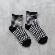 Load image into Gallery viewer, Picnic Mid Crew Socks - Black
