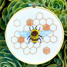 Load image into Gallery viewer, Fuzzy BumbleBee Craft Diy Embroidery Kit
