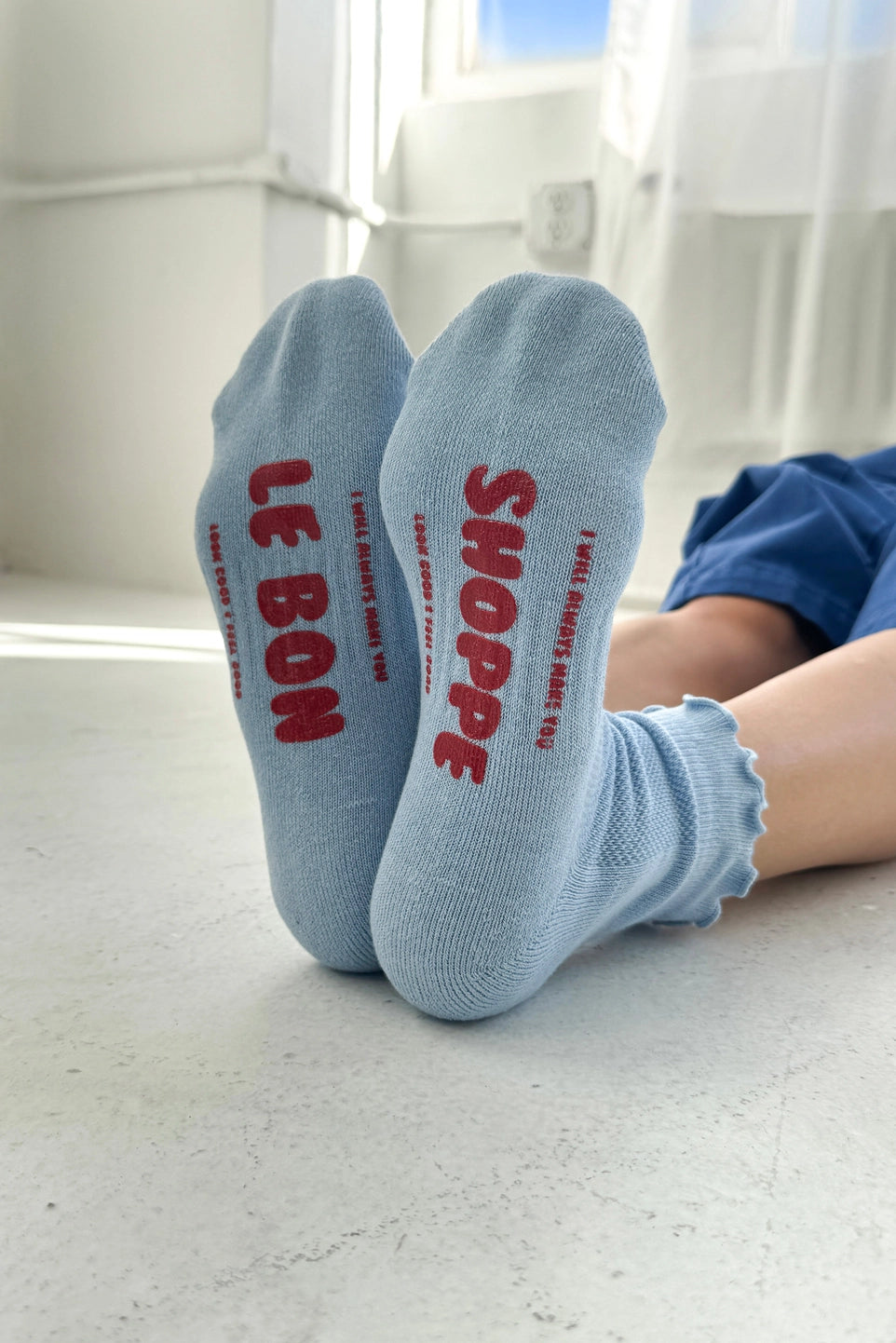 Ruffled Hugger Crew Socks - Periwinkle/Red