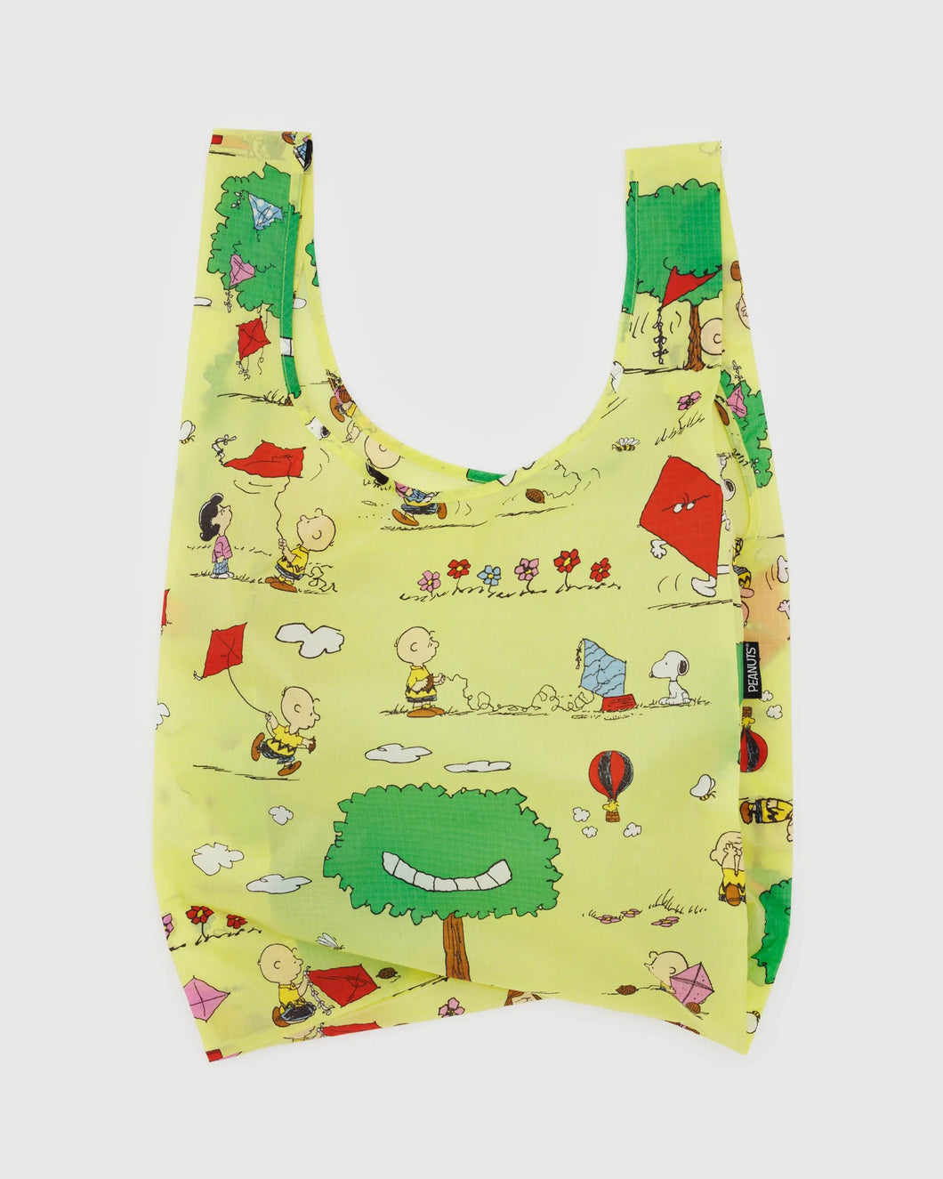 Standard baggu bag kite eating tree