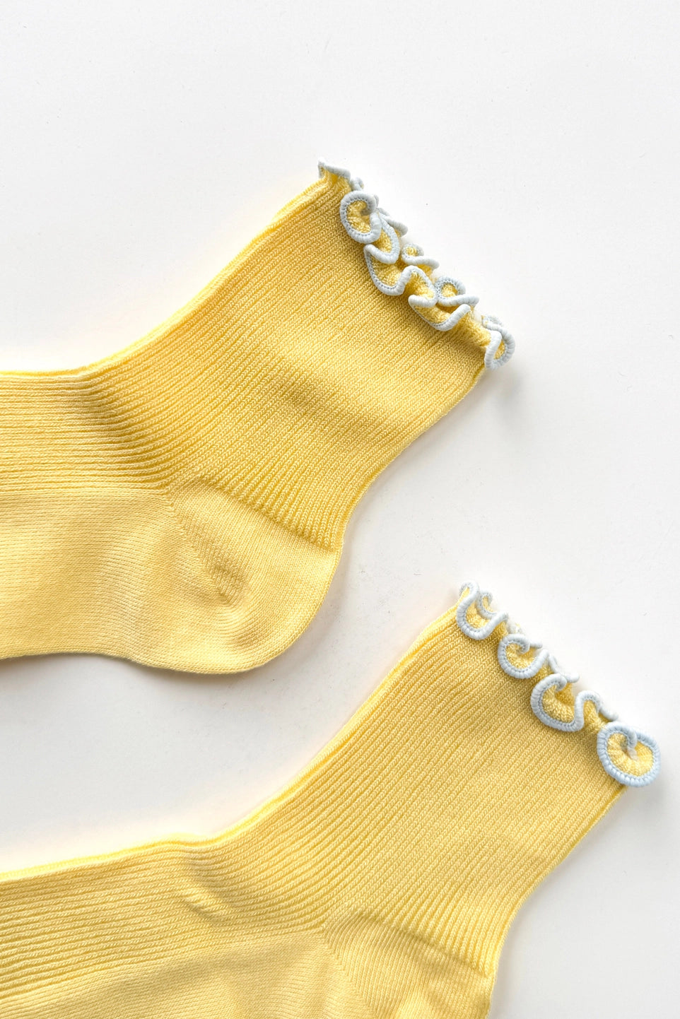 The Petite Ruffled Modal Socks - Butter/Baby Blue