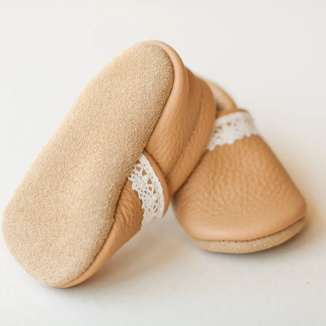 Baby slip-ons with lace