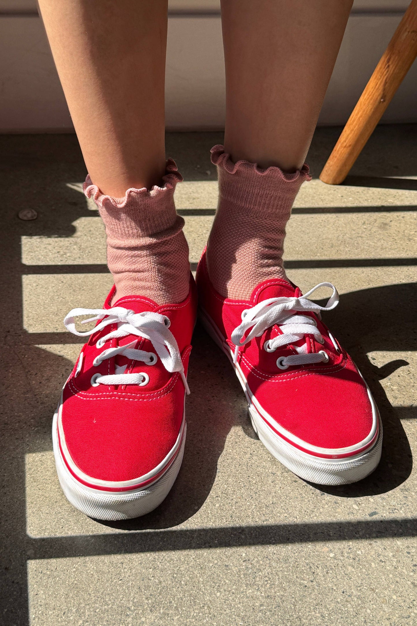 Ruffled Hugger Crew Socks VINTAGE PINK / BLACK