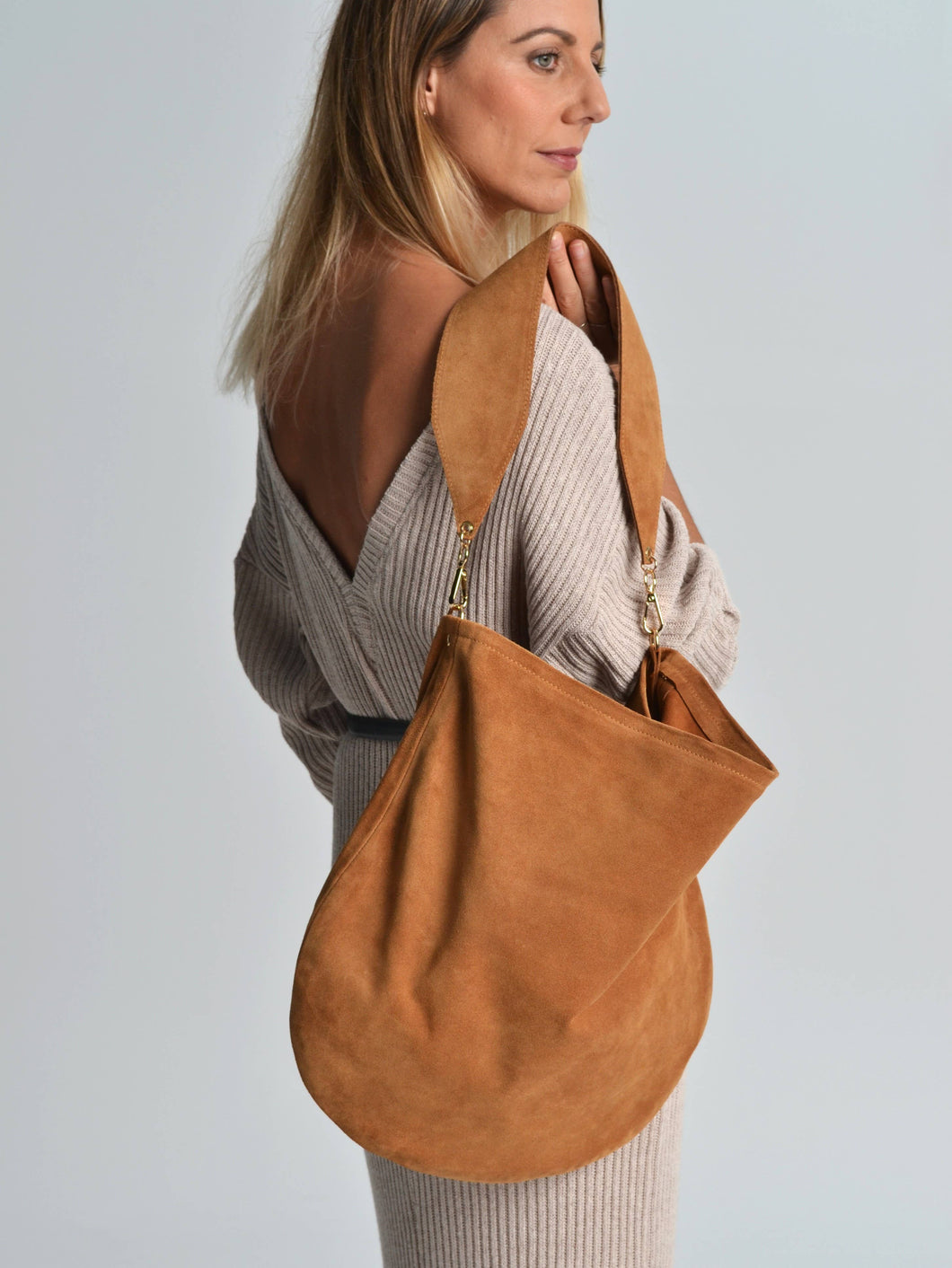 Anna soft suede bag in caramel