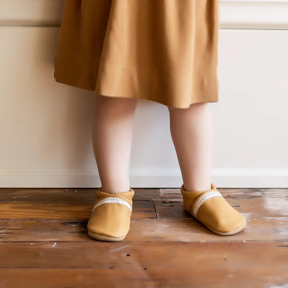 Baby slip-ons with lace