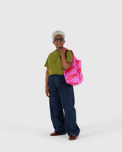 Load image into Gallery viewer, Standard BAGGU - Pink Lobster
