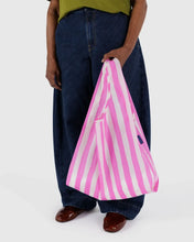 Load image into Gallery viewer, Standard BAGGU - Pink Painted Stripe
