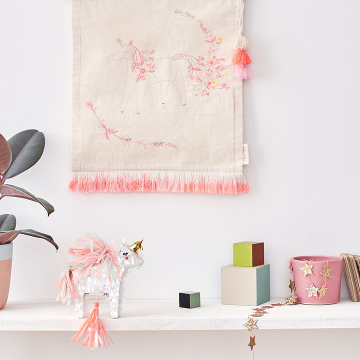 Unicorn Piñata Favor