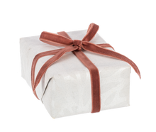 Load image into Gallery viewer, Holiday Ribbon on Wood Needle Set
