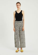 Load image into Gallery viewer, Abstract Flower Print Mid-Rise Trousers

