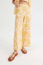 Load image into Gallery viewer, Floral Print Mid-Rise Straight-Leg Trousers - Yellow
