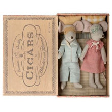 Load image into Gallery viewer, Mum &amp; Dad Mice in Cigar Box

